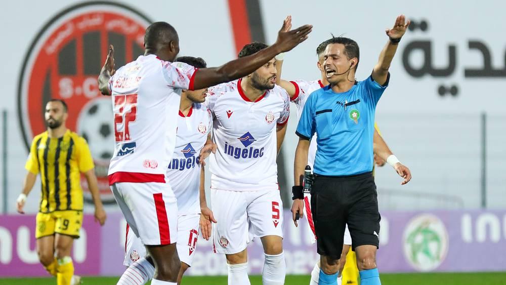 اللجنة المركزية للتحكيم: "قرارات الحكم التريكي في مباراة الوداد والماص كانت صائبة"