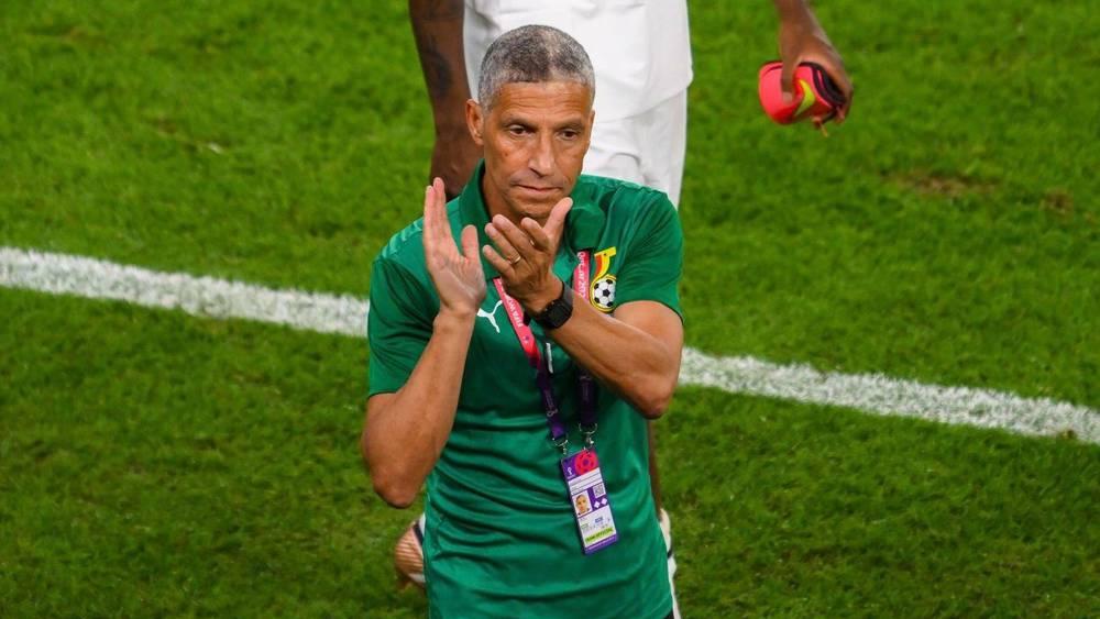 الشرطة الإيفوارية تعتقل مشجعا غانيا اعتدى على مدرب "النجوم السوداء" كريس هوتون بعد الهزيمة أمام الرأس الأخضر