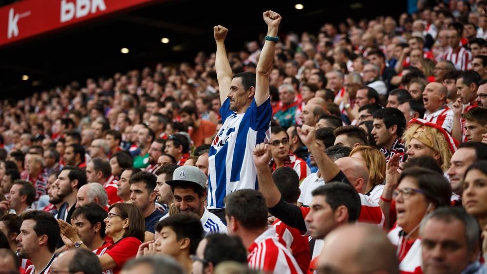 "ديربي الباسك" بين أتلتيك كلوب وريال سوسيداد.. خلق شهرته بـ"روحه الرياضية" وشكل الاستثناء "الأروع" في عالم كرة القدم