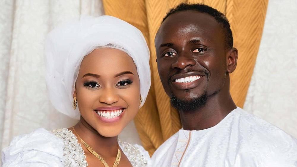 ماني مُمازحا رفاقه خلال التداريب: "إنكم تتسكعون في الممرات إلى الواحدة صباحا والمتزوجون لا يملكون الوقت لفعل ذلك"