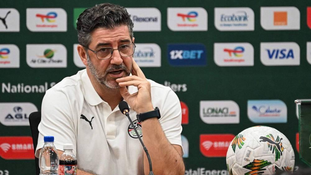 تقارير: "اتفاق بين أعضاء الاتحاد المصري على إقالة مدرب المنتخب فيتوريا بعد الإقصاء من 'الكان'"