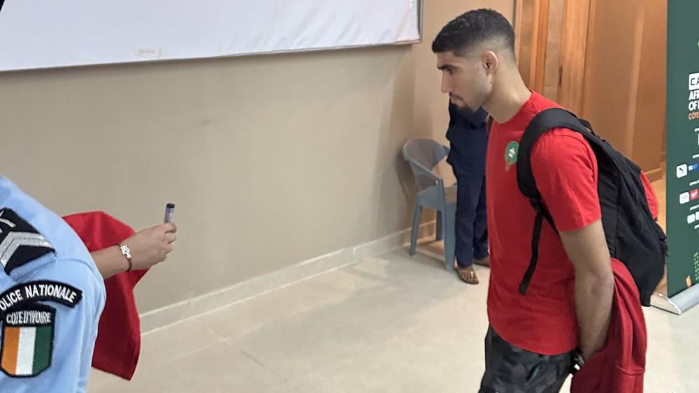 بعثة المنتخب المغربي تغادر مدينة سان بيدرو الإيفوارية نحو المملكة عقب الإقصاء من "الكان"