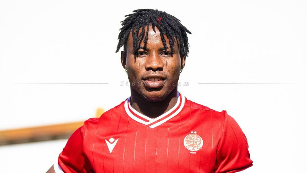 الوداد يعلن تعاقده رسميا مع المهاجم النيجيري آدي أوغونس على سبيل الإعارة من كاراكاس الفنزويلي