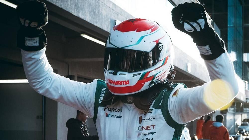 المغربي سليمان الزنفري يتألق في سباق "الفورمولا 4" بالكويت