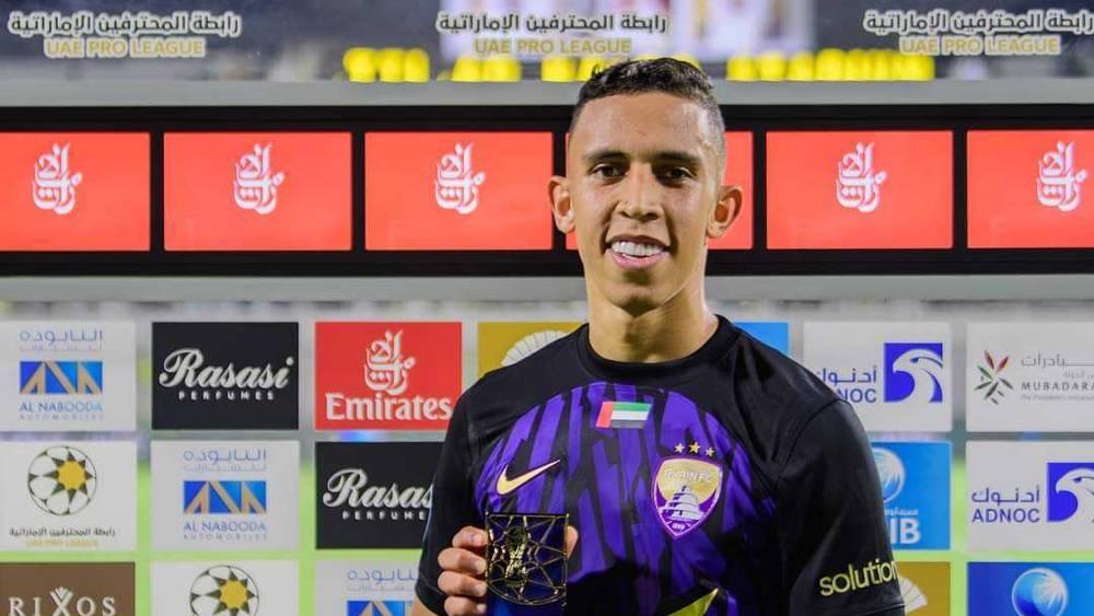 سفيان رحيمي يُتوج بجائزة أفضل لاعب في مباراة العين أمام اتحاد كلباء