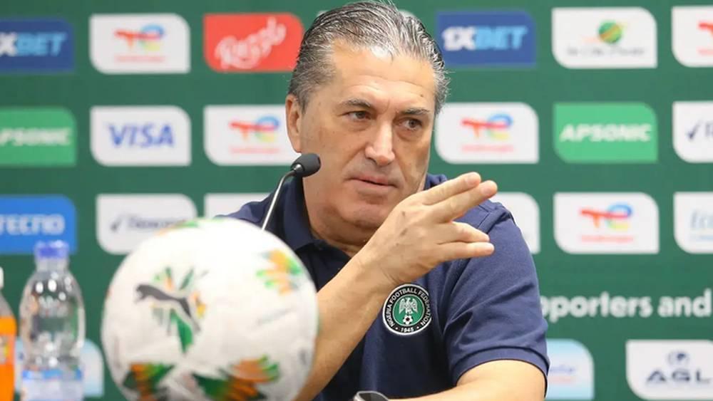 بيسيرو: "عقدي ينتهي مع منتخب نيجيريا نهاية فبراير الجاري والآن أحتاج لفترة راحة لأنني أشعر بالإرهاق"