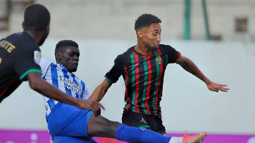 إتحاد طنجة يستقبل الجيش الملكي بالملعب البلدي القنيطرة بحضور جماهيره