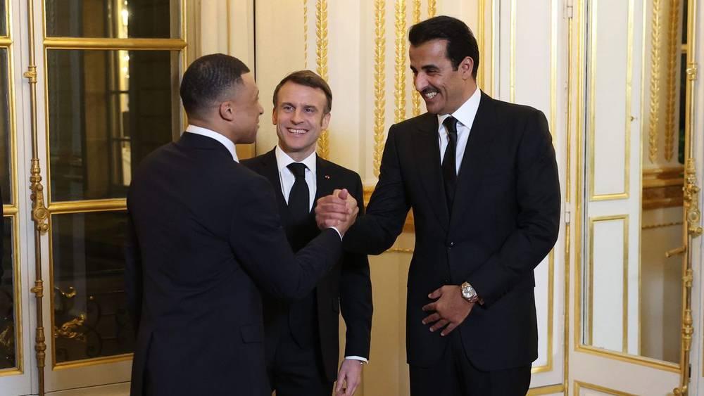 ماكرون يكشف حقيقة محاولة إقناع مبابي بالبقاء في باريس سان جيرمان خلال حفل العشاء بقصر "الإلزيه"