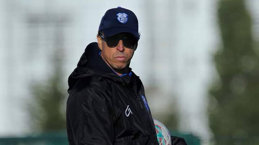 هلال الطير: "ماشِي لي حَافَظْ 17 قَانون وعْنْدُو صْفّارة خَاصْ يْوَلِّي حَكَمْ"