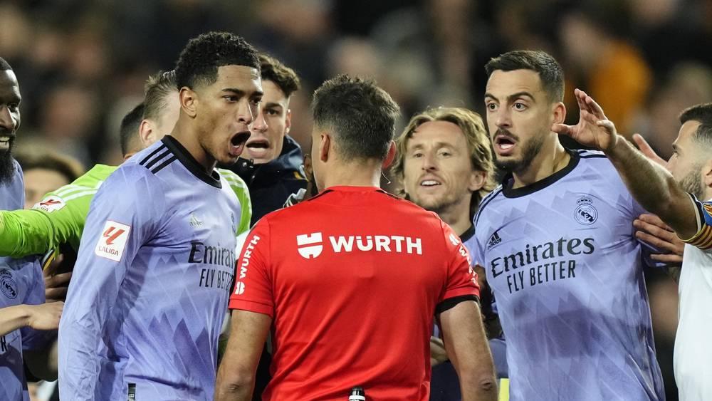 بيلينغهام مهدد بالإيقاف 2 إلى 3 مباريات بسبب احتجاجه على الحكم