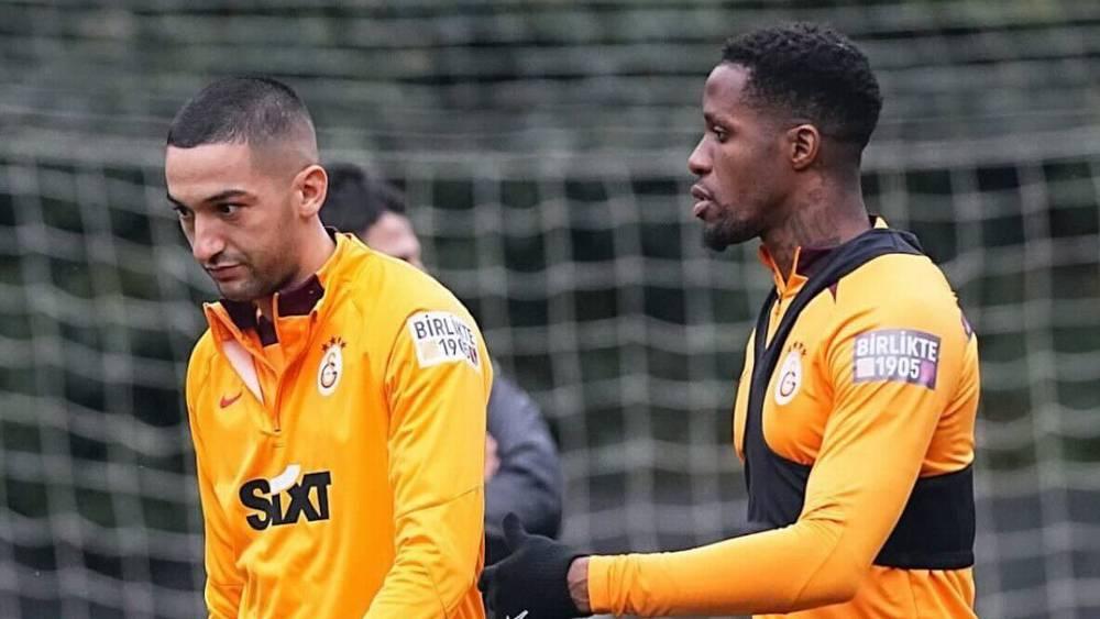 حكيم زياش يعود إلى التداريب الجماعية لغلطة سراي بعد تعافيه من الإصابة