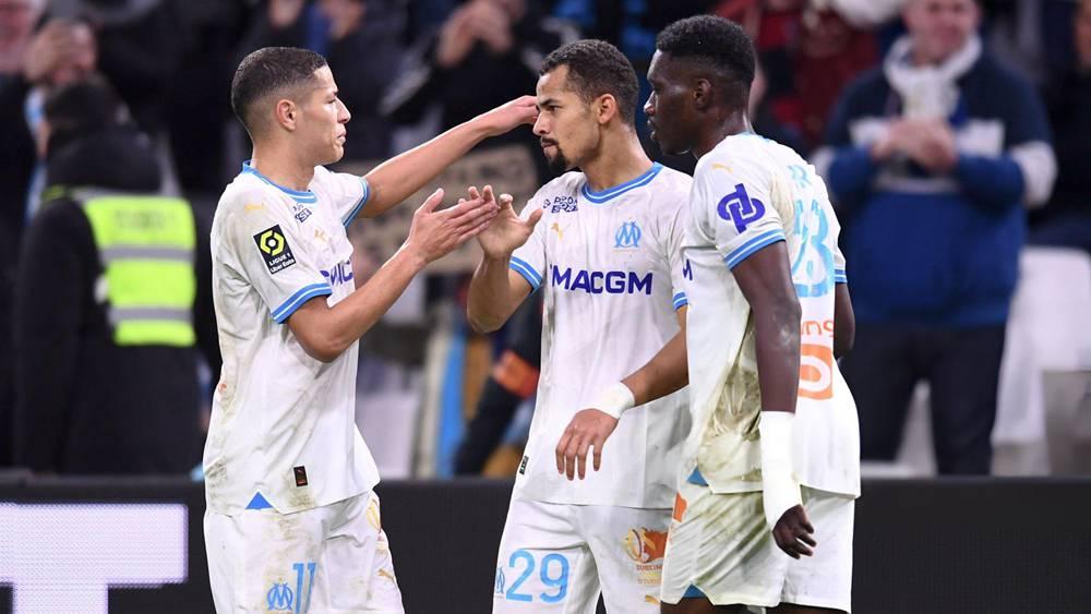 حارث يقدم تمريرة حاسمة في فوز مارسيليا على فياريال (4-0) في مباراة عرفت حضور أوناحي كبديل وأخوماش كرسمي