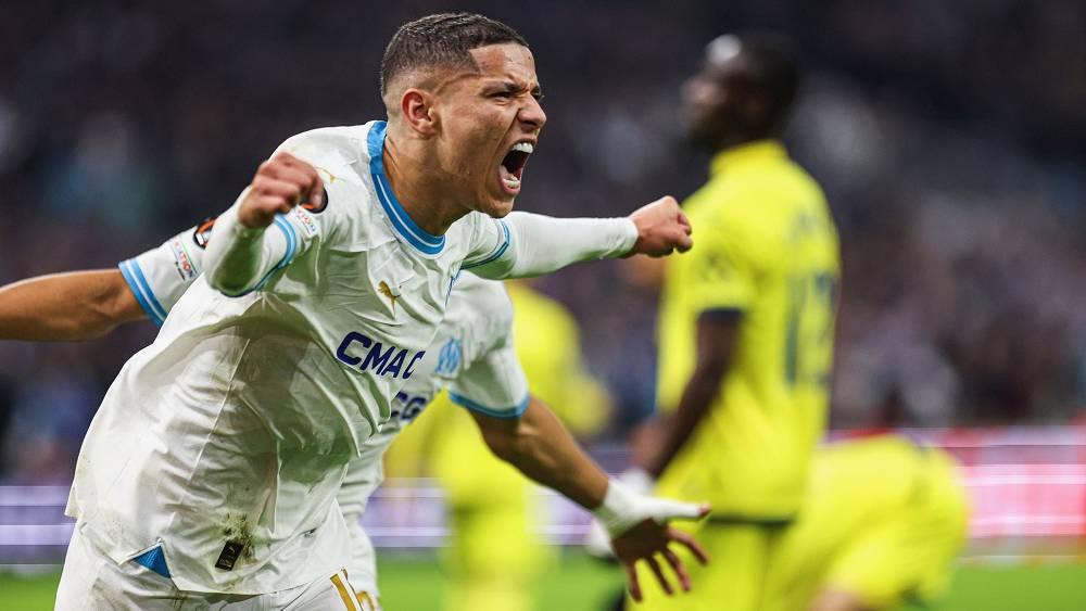 حارث حاضر في التشكيلة المثالية لذهاب ثمن نهائي الدوري الأوروبي