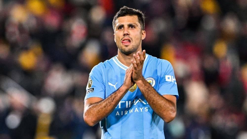 رودري: "الدوري الإسباني والبريميرليغ رياضتان مختلفتان تقريبًا"