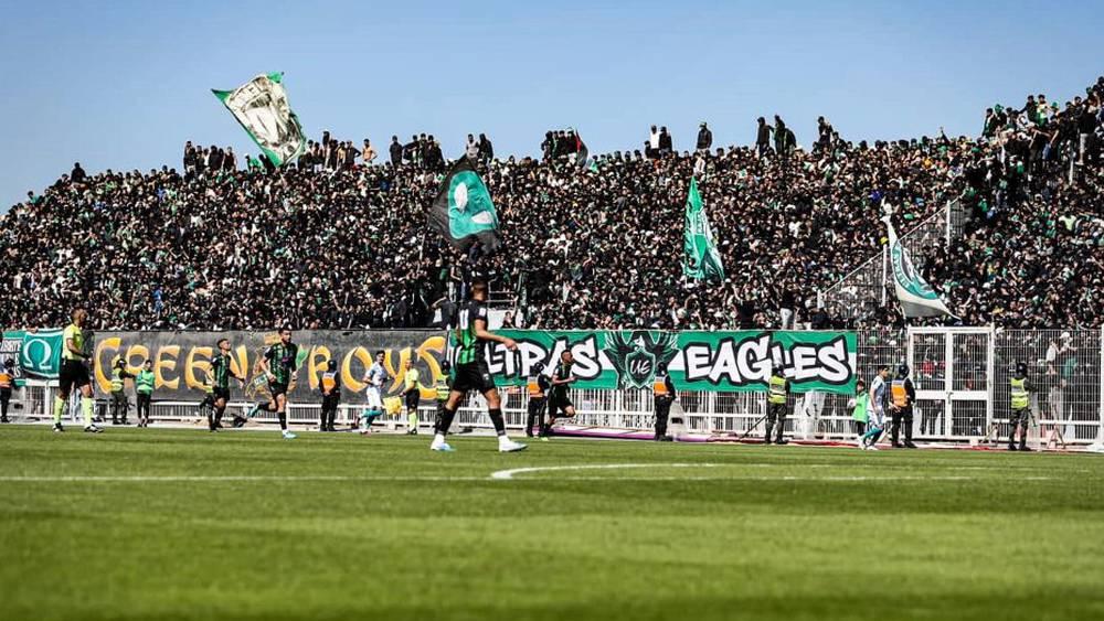 جماهير الرجاء حاضرة في مباراة أولمبيك أسفي بعد تقليص عقوبة الإيقاف