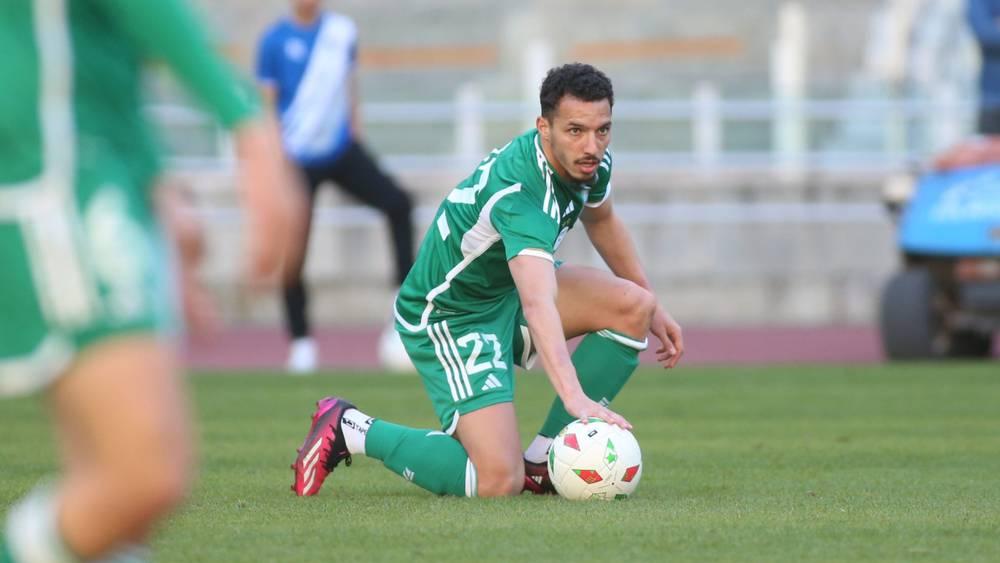 إسماعيل بن ناصر يغادر معسكر المنتخب الجزائري بسبب الإصابة