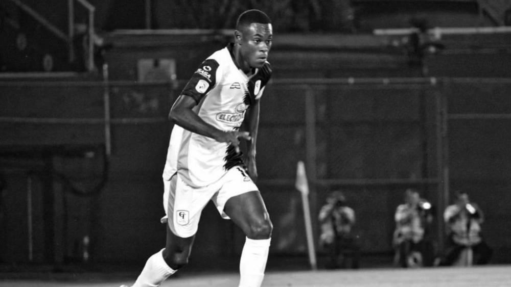 وفاة لاعب كولومبي خلال تداريب فريقه ريال سانتا كروز البوليفي