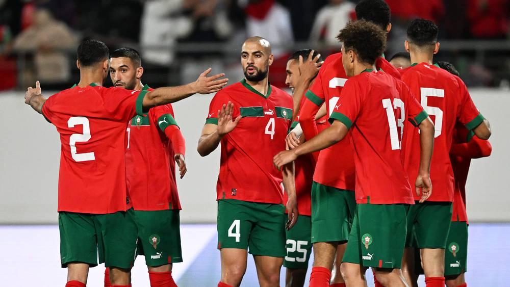 الركراكي: "دياز وزياش مفاهمين وعايشين مزيان.. نحن نملك لاعبين جدد وهناك من يبحث عن "البوز" لخلق المشاكل"