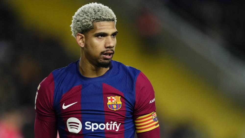 تقارير/ بايرن ميونخ سيدفع 100 مليون يورو للتعاقد مع أراوخو وبرشلونة يعرض على اللاعب تجديد عقده إلى غاية 2029