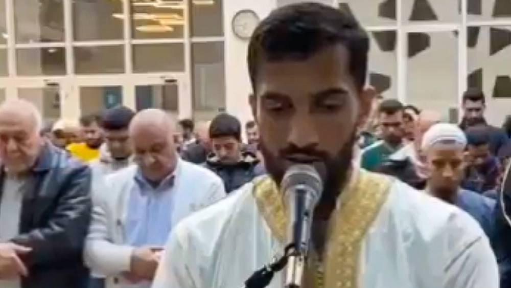 بالفيديو/ موسى التعمري "نجم المنتخب الأردني" يؤم المصلين في صلاة التراويح بأحد مساجد العاصمة عمان