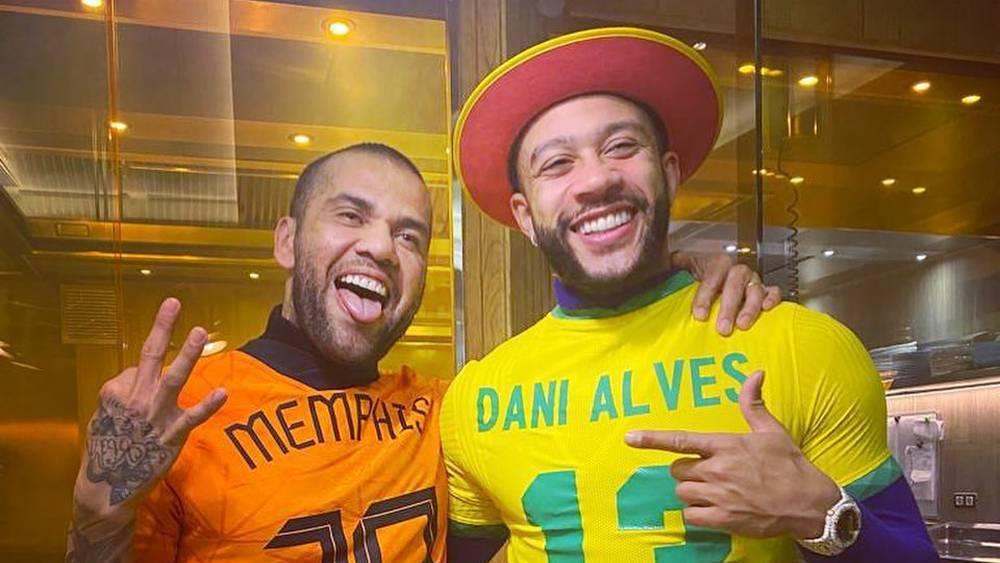 هل ديباي هو من دفع الكفالة ليغادر ألفيس السجن؟ وكيل اللاعب يكشف الحقيقة