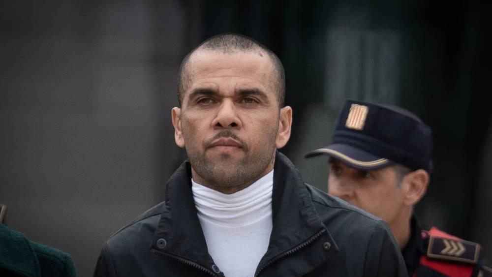 مجلة برازيلية هي من دفعت الكفالة ليغادر ألفيس السجن شريطة إجراء حوار حصري معه