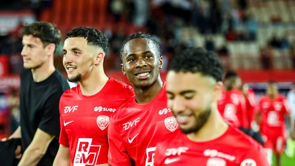 "ريان ميسي" (16 سنة) يصبح أصغر لاعب يسجل هدفا في تاريخ ديجون الفرنسي