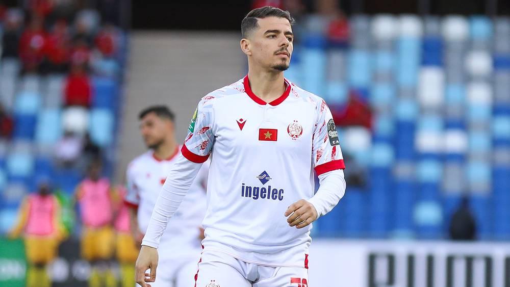 فحوصات طبية دقيقة لإلياس الشتي لتحديد مدى خطورة إصابته في "الكلاسيكو" أمام الجيش