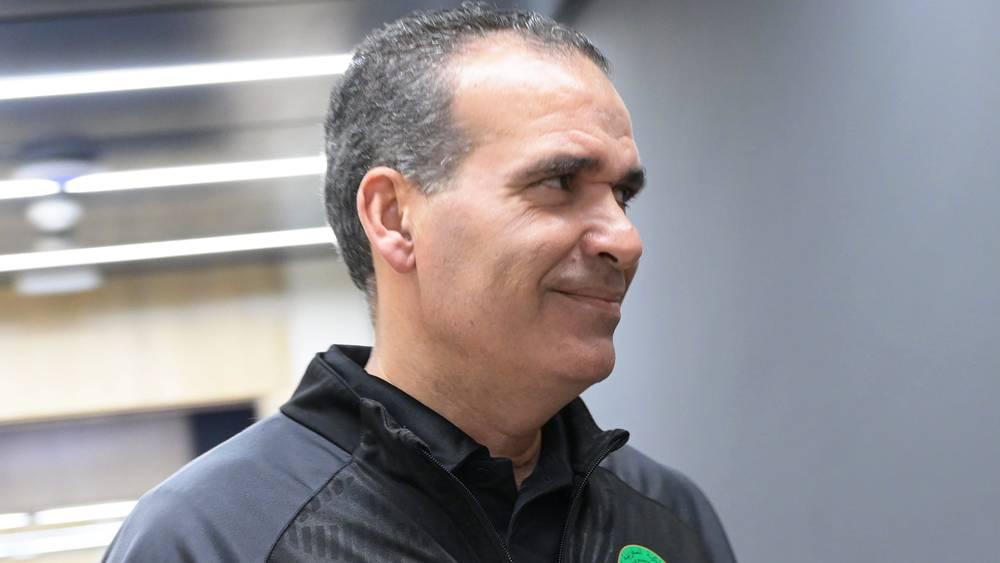 الدكيك: "ردود أفعالي الصارمة في المباراة؟ ببساطة سأضحك وسيضحك اللاعبون وسنخسر بعدها المباراة"