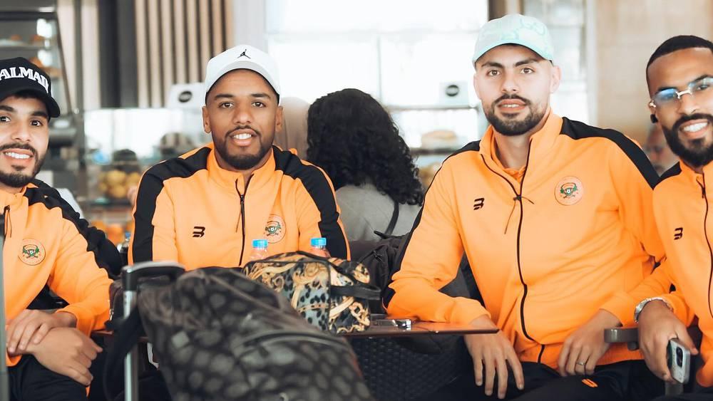 السلطات الجزائرية تمنع بعثة نهضة بركان من مغادرة المطار بسبب خريطة المملكة المغربية الموجودة على قمصان الفريق