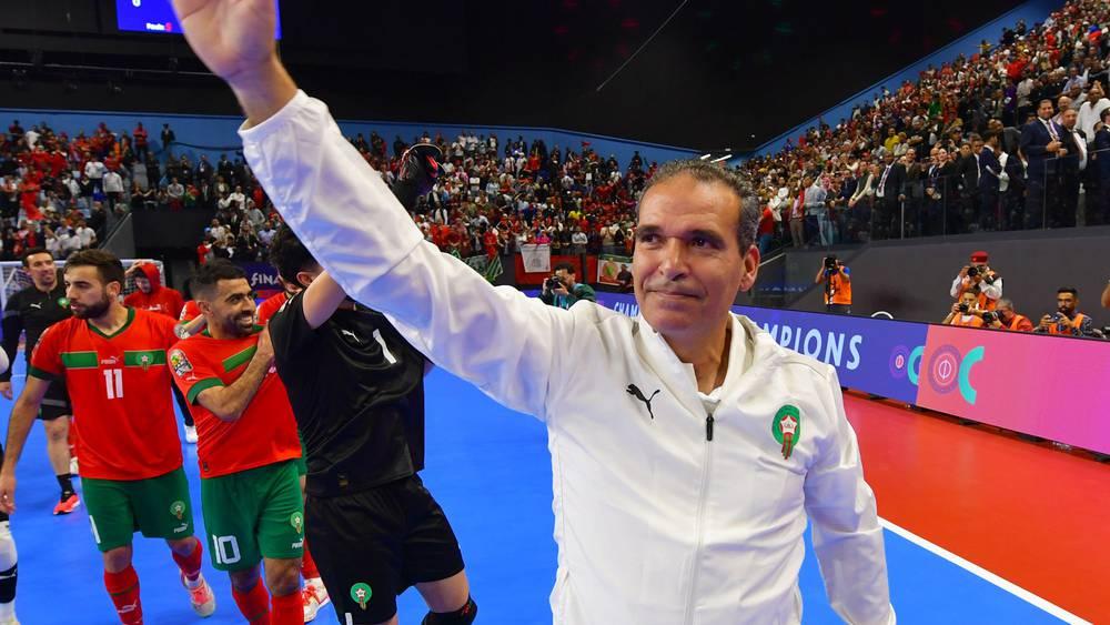 الدكيك: "هذه النسخة من البطولة كانت صعبة رغم ذلك توجنا باللقب الثالث على التوالي وتأهلنا لكأس العالم"