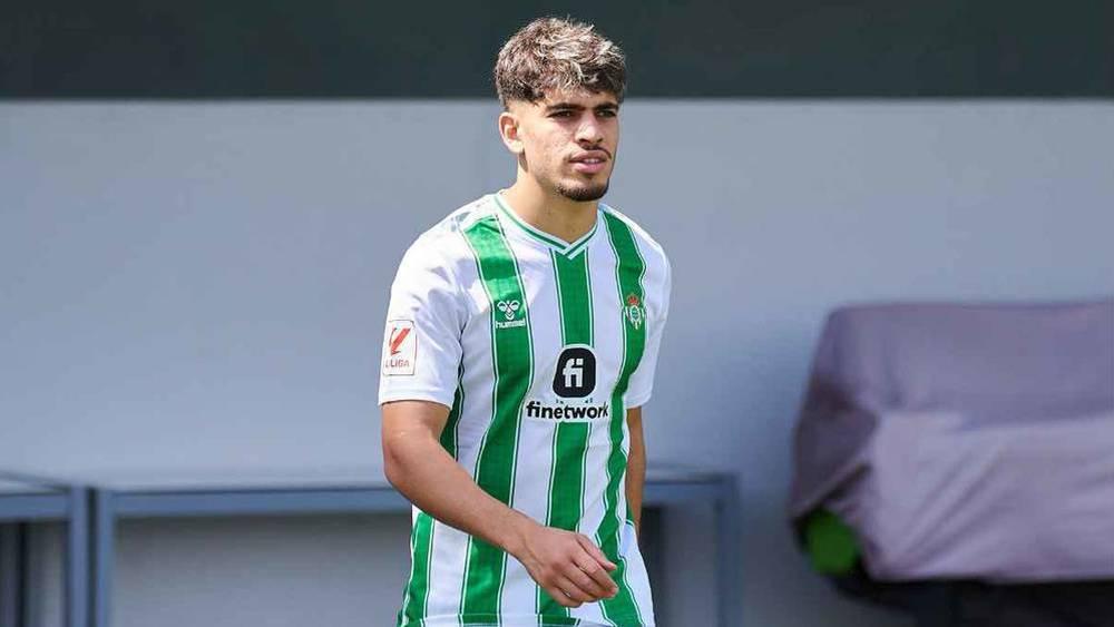 ريال بيتيس يخطط لبيع الزلزولي في الميركاتو الصيفي مقابل استفادة برشلونة من 50% وميلان يراقب الوضع