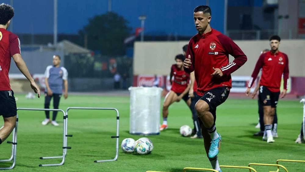 رضا سليم يعزز صفوف الأهلي المصري في مواجهة مازيمبي بعد تعافيه من الإصابة