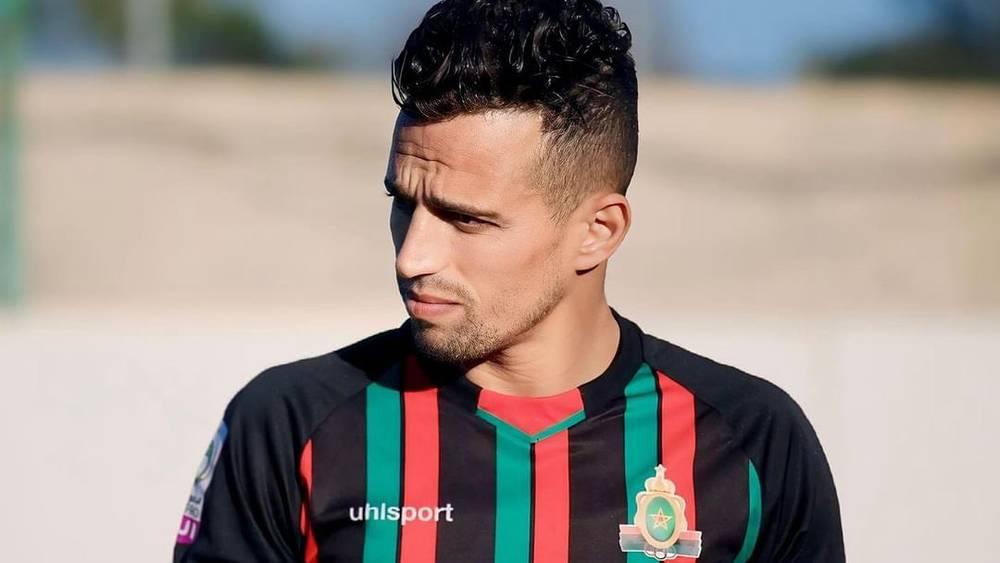 الجيش الملكي يعلن ابتعاد لاعبه حمودان عن الملاعب لمدة تتراوح بين 3 و4 أسابيع بسبب الإصابة