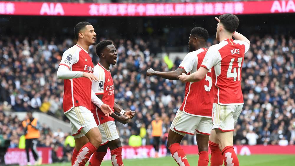 أرسنال يفوز على توتنهام (2-3) ويتشبث "مؤقتا" بصدارة الدوري الإنجليزي