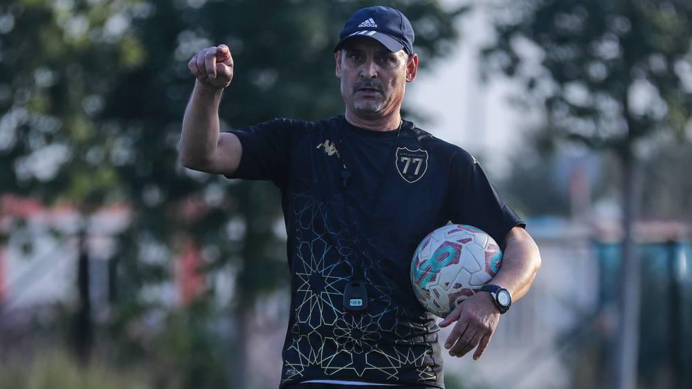 بن سلطان: "المغرب الفاسي لم يضمن البقاء حسابيا وكنا قريبين من الفوز على الوداد لولا تسرع اللاعبين"