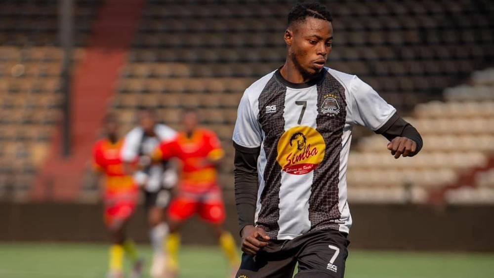 الرجاء مهتم بضم لاعب تي بي مازيمبي "كينزومبي" لثلاثة مواسم وممثلو اللاعب يدرسون العرض