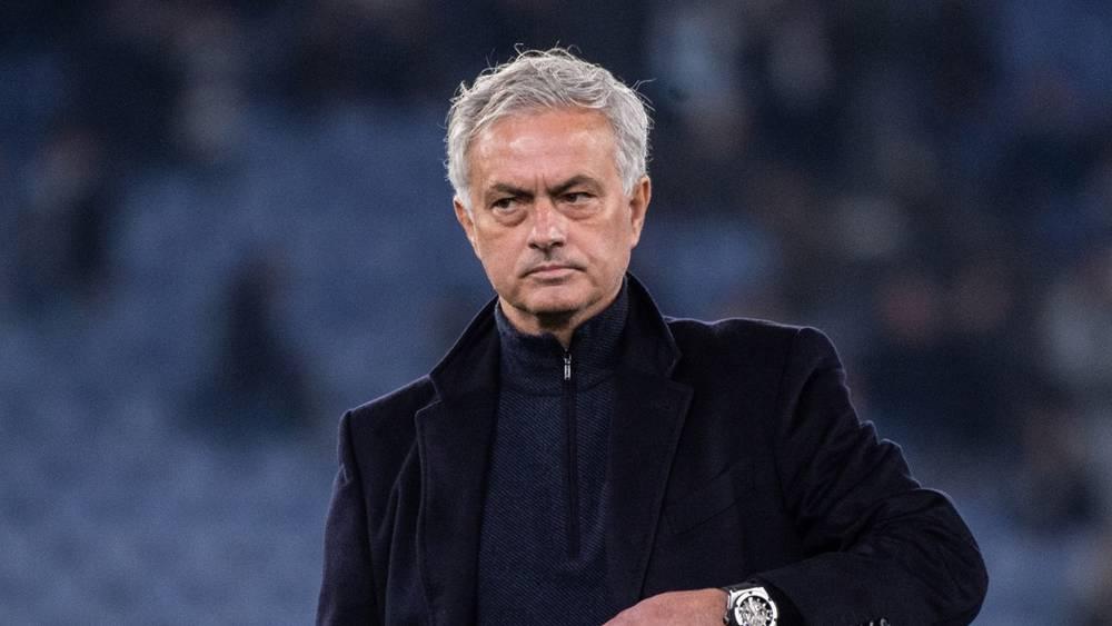 القادسية السعودي يبدي اهتمامه بالتعاقد مع جوزيه مورينيو