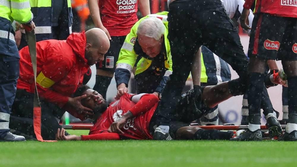 لاعب مولنبيك البلجيكي يتعرض للإغماء بعد أن أصابته كرة في الوجه والنادي متخوف من حدوث نزيف في الدماغ!