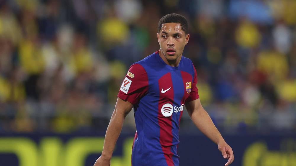 وكيل روكي يحذر برشلونة: "إذا لم يحصل على الفرصة للعب فإننا سنبحث عن نادٍ آخر"