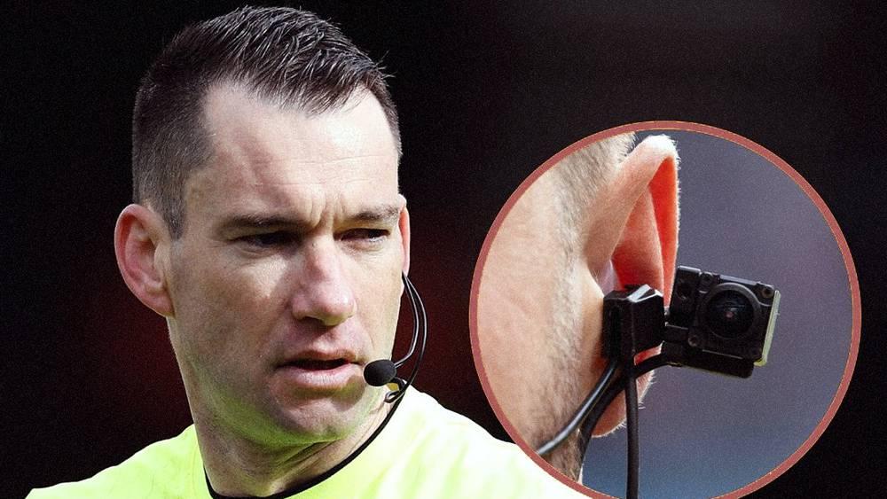 يحدث لأول مرة في الدوري الإنجليزي.. حكم مباراة كريستال بالاس ضد مانشستر يونايتد سيقود اللقاء بكاميرا مثبتة على رأسه!