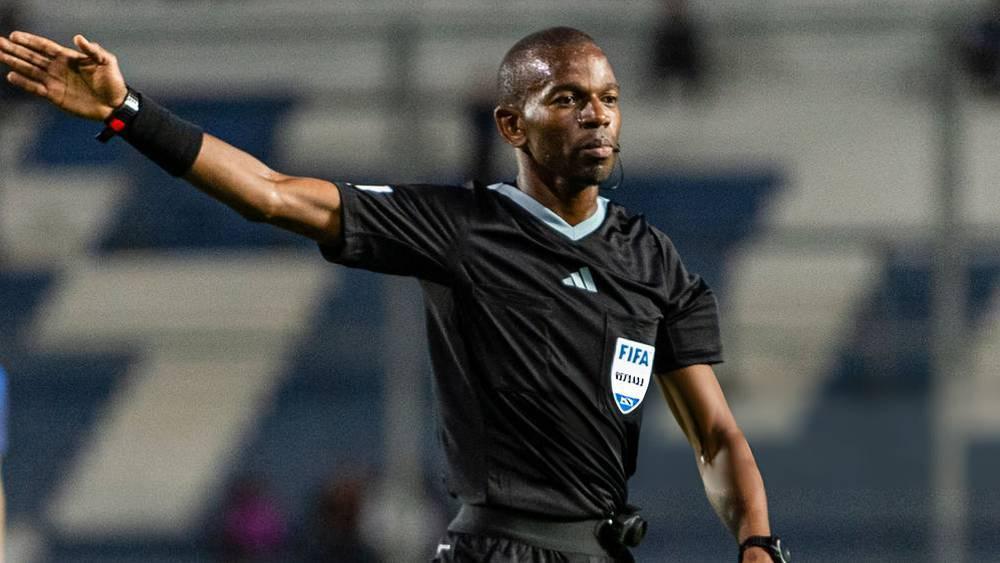 السنغالي عيسى سي حكما لإياب نهائي كأس الكونفدرالية بين نهضة بركان والزمالك والغابوني بيير أتشو في غرفة الـ"فار"