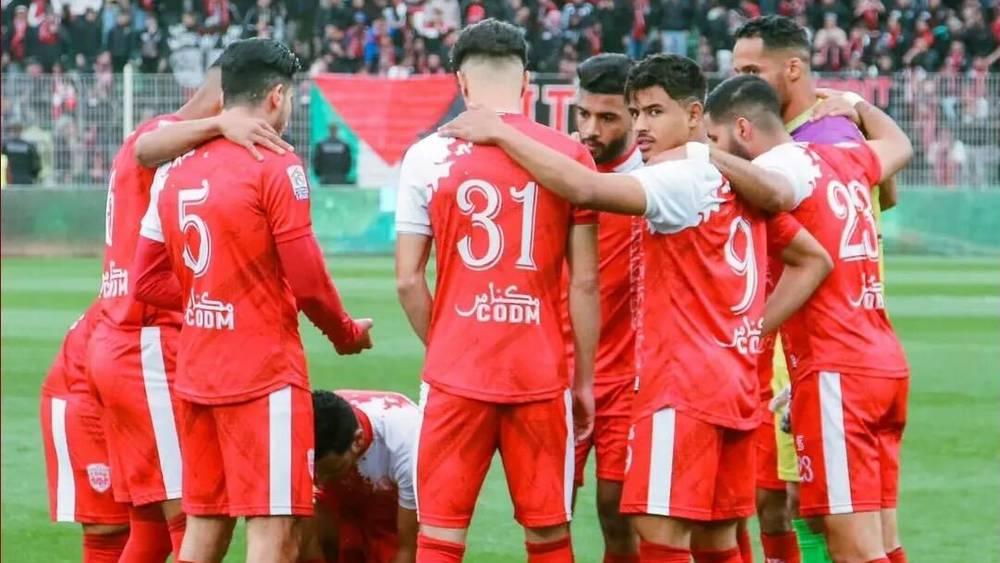 القسم الثاني/ النادي المكناسي يواصل الاقتراب من تحقيق الصعود والكوكب المراكشي يهدر نقطتين ضد شباب أطلس خنيفرة