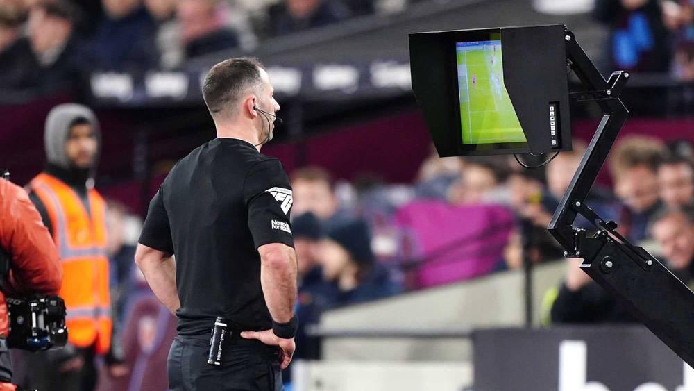 أندية الدوري الإنجليزي تجتمع للتصويت على إلغاء تقنية الـ"VAR" بداية من الموسم المقبل