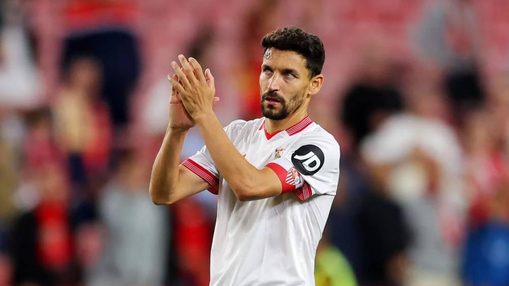 "الانتماء للنادي".. نافاس يجدد عقده مع إشبيلية "مدى الحياة" ويتخلى عن راتبه