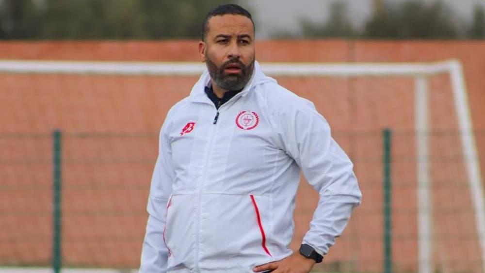 رسميا/ الكوكب المراكشي يعلن فسخه عقد مدربه عادل الراضي من طرف واحد بسبب تصريحاته بعد مباراة النادي المكناسي
