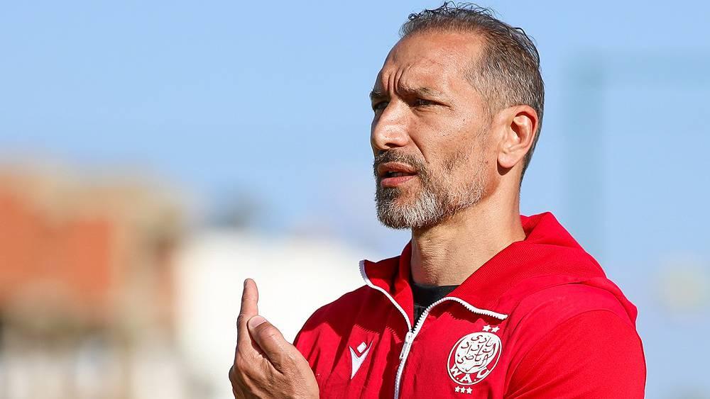 بنعسكر: "نشعر بخيبة أمل بعد الهزيمة أمام أ.آسفي ولا أحتاج لتحفيز لاعبي فريقي قبل 'الديربي'"