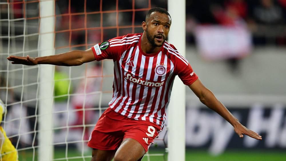 أيوب الكعبي يتفوق على الجميع ويتوج هدافا لدوري المؤتمر الأوروبي