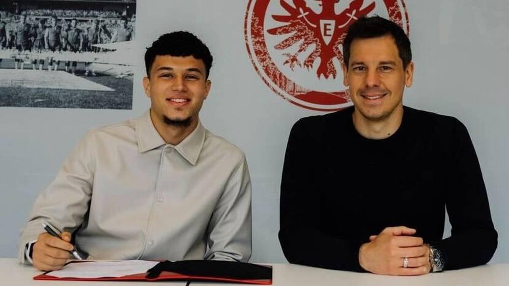 المغربي أنس العلوي (18 سنة) يوقع أول عقد احترافي مع آينتراخت فرانكفورت الألماني