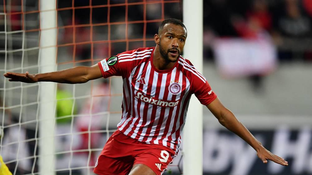 راتب سنوي يفوق 2 مليون يورو مع امتيازات إضافية.. أولمبياكوس اليوناني يقدم عرضا للإبقاء على الكعبي